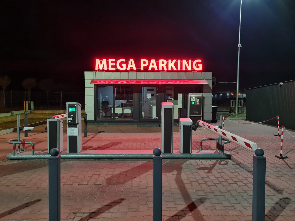 mega parking pyrzowice